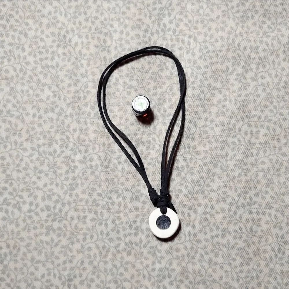 Skeleton Diffuser Pendant   - Picture 3 of 6